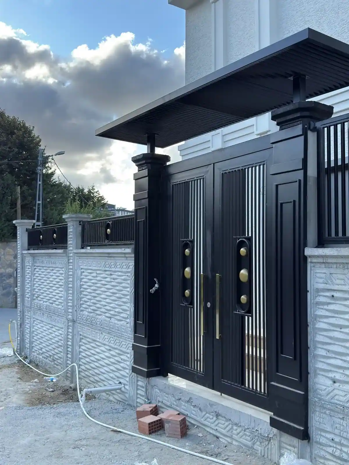 Villa araç giriş kapısı